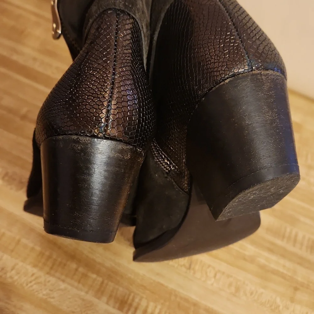 KANNA Made in Spain Suede Ankle Bootie, size 37